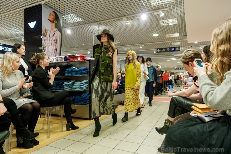 Universālveikals Stockmann rīkoja krāšņas pavasara sezonas atnākšanas svinības, pulcējot vienkopus spilgtas, sabiedrībā zināmas personības jaunās pava Universālveikals Stockmann rīkoja krāšņas pavasara sezonas atnākšanas svinības, pulcējot vienkopus spilgtas, sabiedrībā zināmas personības jaunās pava 248234