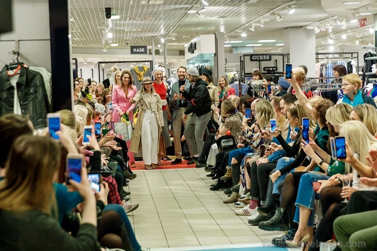Universālveikals Stockmann rīkoja krāšņas pavasara sezonas atnākšanas svinības, pulcējot vienkopus spilgtas, sabiedrībā zināmas personības jaunās pava Universālveikals Stockmann rīkoja krāšņas pavasara sezonas atnākšanas svinības, pulcējot vienkopus spilgtas, sabiedrībā zināmas personības jaunās pava 248235