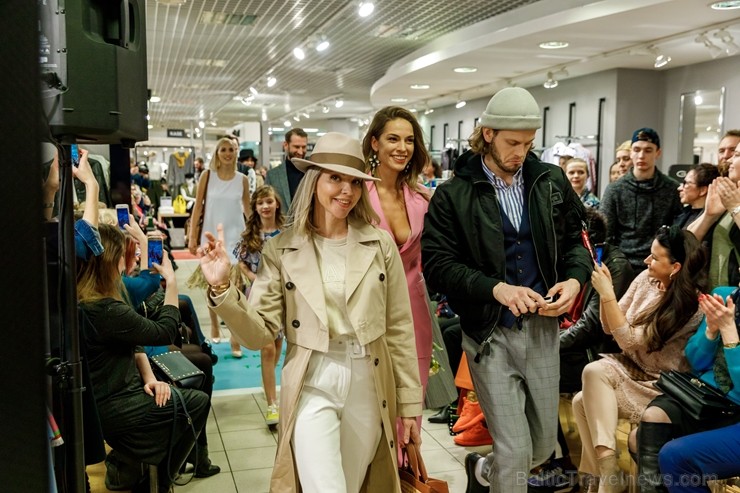 Universālveikals Stockmann rīkoja krāšņas pavasara sezonas atnākšanas svinības, pulcējot vienkopus spilgtas, sabiedrībā zināmas personības jaunās pava Universālveikals Stockmann rīkoja krāšņas pavasara sezonas atnākšanas svinības, pulcējot vienkopus spilgtas, sabiedrībā zināmas personības jaunās pava 248236