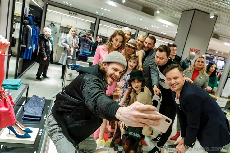 Universālveikals Stockmann rīkoja krāšņas pavasara sezonas atnākšanas svinības, pulcējot vienkopus spilgtas, sabiedrībā zināmas personības jaunās pava Universālveikals Stockmann rīkoja krāšņas pavasara sezonas atnākšanas svinības, pulcējot vienkopus spilgtas, sabiedrībā zināmas personības jaunās pava 248237