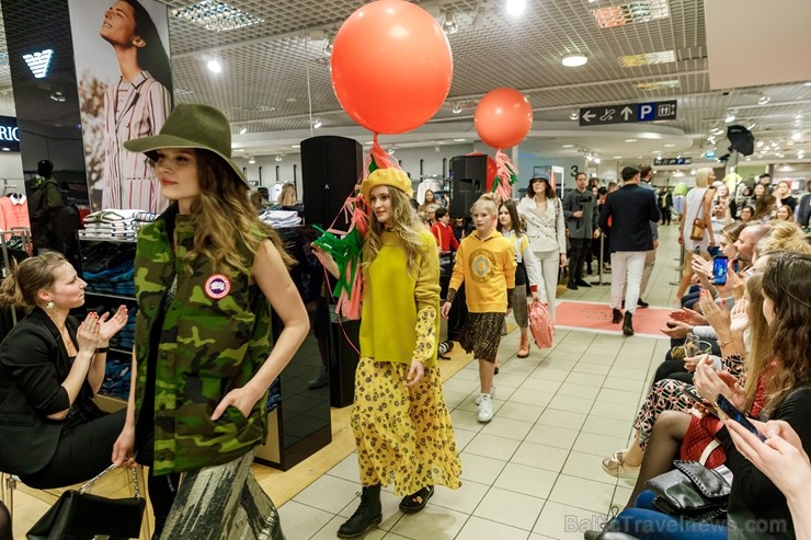 Universālveikals Stockmann rīkoja krāšņas pavasara sezonas atnākšanas svinības, pulcējot vienkopus spilgtas, sabiedrībā zināmas personības jaunās pava Universālveikals Stockmann rīkoja krāšņas pavasara sezonas atnākšanas svinības, pulcējot vienkopus spilgtas, sabiedrībā zināmas personības jaunās pava 248239
