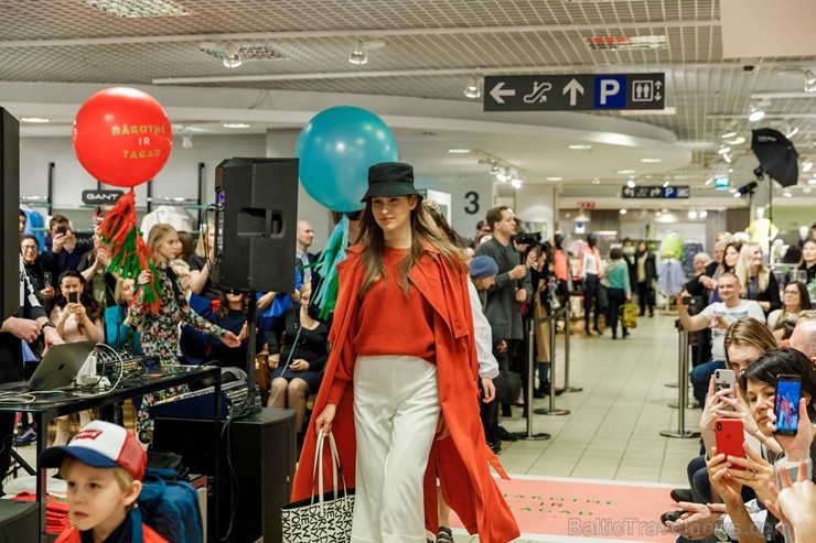 Universālveikals Stockmann rīkoja krāšņas pavasara sezonas atnākšanas svinības, pulcējot vienkopus spilgtas, sabiedrībā zināmas personības jaunās pava Universālveikals Stockmann rīkoja krāšņas pavasara sezonas atnākšanas svinības, pulcējot vienkopus spilgtas, sabiedrībā zināmas personības jaunās pava 248240