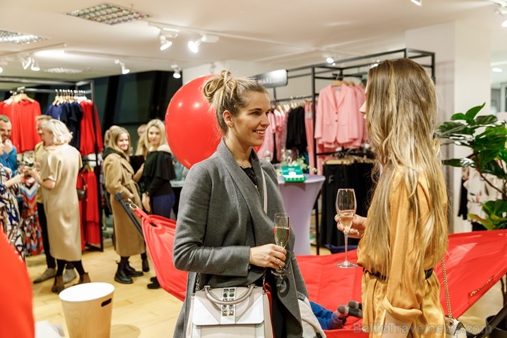 Universālveikals Stockmann rīkoja krāšņas pavasara sezonas atnākšanas svinības, pulcējot vienkopus spilgtas, sabiedrībā zināmas personības jaunās pava Universālveikals Stockmann rīkoja krāšņas pavasara sezonas atnākšanas svinības, pulcējot vienkopus spilgtas, sabiedrībā zināmas personības jaunās pava 248244