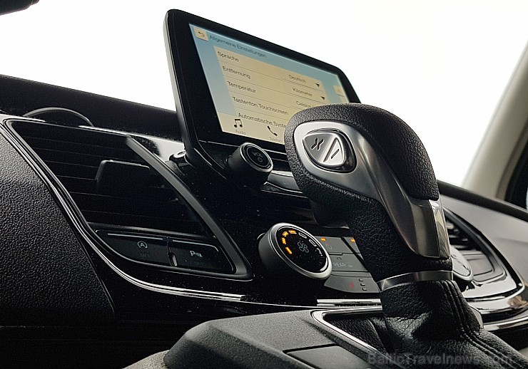 Travelnews.lv ar jauno «Ford Tourneo Custom» no «Sixt Latvija» dodas ceļojumā uz Berlīni 248495