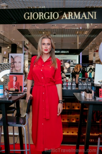 Universālveikalā Stockmann tika prezentēts jaunākais grima tendenču un dekoratīvās kosmētikas produktu jaunumu ceļvedis, kuru demonstrēja Latvijā popu Universālveikalā Stockmann tika prezentēts jaunākais grima tendenču un dekoratīvās kosmētikas produktu jaunumu ceļvedis, kuru demonstrēja Latvijā popu 248899