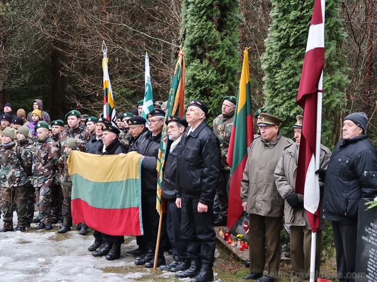 Pie Īles nacionālo partizānu bunkura notika piemiņas brīdis un kaujas rekonstrukcija 