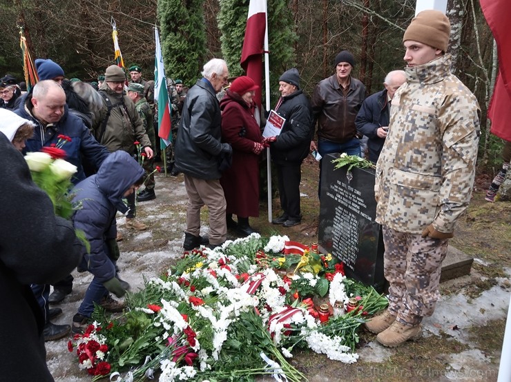 Pie Īles nacionālo partizānu bunkura notika piemiņas brīdis un kaujas rekonstrukcija Pie Īles nacionālo partizānu bunkura notika piemiņas brīdis un kaujas rekonstrukcija