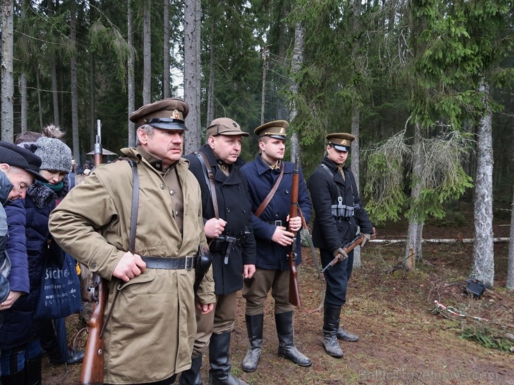 Pie Īles nacionālo partizānu bunkura notika piemiņas brīdis un kaujas rekonstrukcija Pie Īles nacionālo partizānu bunkura notika piemiņas brīdis un kaujas rekonstrukcija