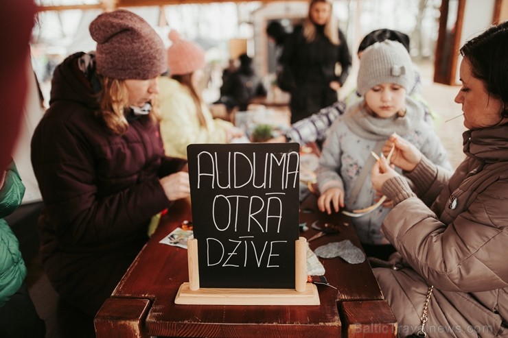 Pavasara saulgrieži tiek daudzināti laikā, kad dienas garums sāk pārspēt naktis, tādēļ Valmiermuižā tos jau svinēja ar dažādām izdarībām un andeli tir Pavasara saulgrieži tiek daudzināti laikā, kad dienas garums sāk pārspēt naktis, tādēļ Valmiermuižā tos jau svinēja ar dažādām izdarībām un andeli tir 249159