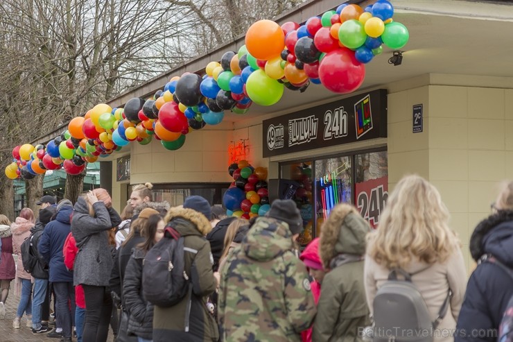 Uzsākot 25 gadu svinības, Uzsākot 25 gadu svinības,