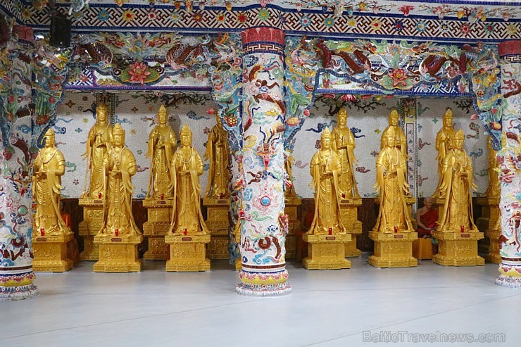 Travelnews.lv iepazīst vjetnamiesu budistu templi Linh-Phuoc-Pagode Dakotā. Atbalsta: 365 brīvdienas un Turkish Airlines Travelnews.lv iepazīst vjetnamiesu budistu templi Linh-Phuoc-Pagode Dakotā. Atbalsta: 365 brīvdienas un Turkish Airlines 249339