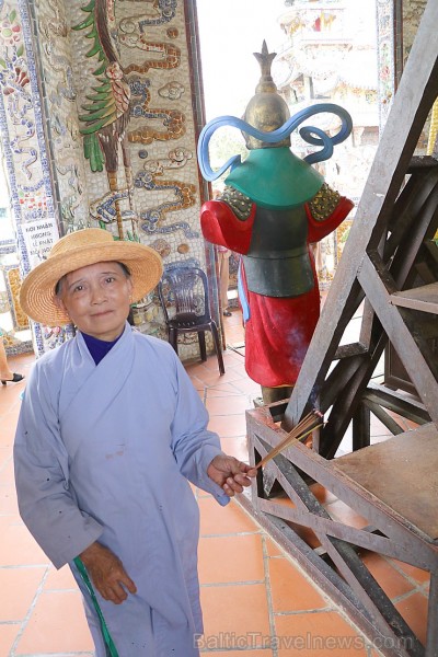 Travelnews.lv iepazīst vjetnamiesu budistu templi Linh-Phuoc-Pagode Dakotā. Atbalsta: 365 brīvdienas un Turkish Airlines 249351
