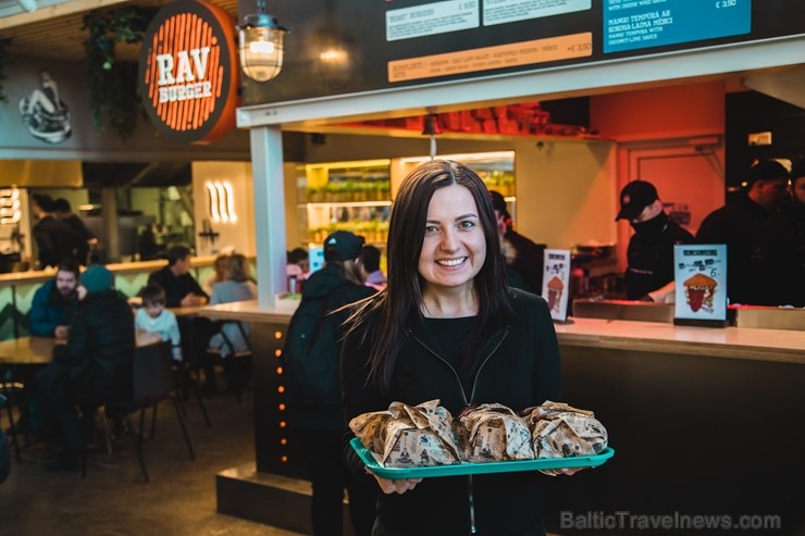 Resto-Rātors restorānu grupas vadītājs Viktors Ravdive Centrālā Gastro Tirgus kioskā Resto-Rātors restorānu grupas vadītājs Viktors Ravdive Centrālā Gastro Tirgus kioskā