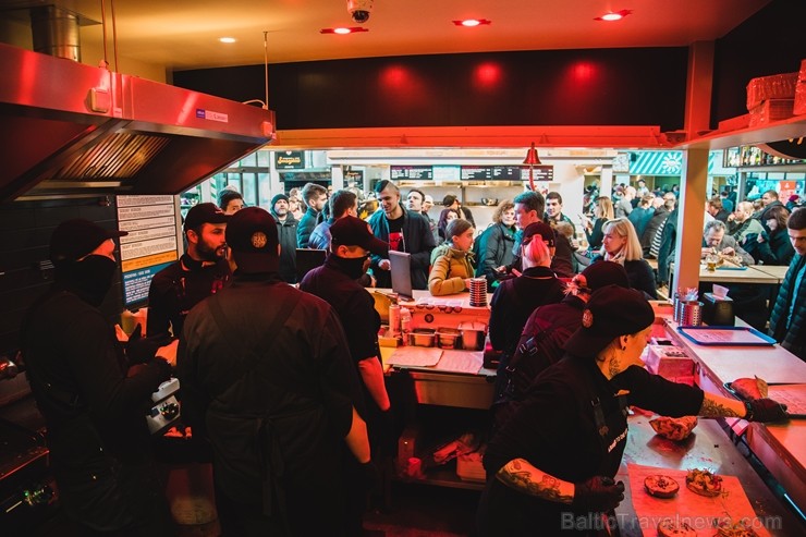 Resto-Rātors restorānu grupas vadītājs Viktors Ravdive Centrālā Gastro Tirgus kioskā Resto-Rātors restorānu grupas vadītājs Viktors Ravdive Centrālā Gastro Tirgus kioskā
