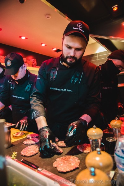 Resto-Rātors restorānu grupas vadītājs Viktors Ravdive Centrālā Gastro Tirgus kioskā Resto-Rātors restorānu grupas vadītājs Viktors Ravdive Centrālā Gastro Tirgus kioskā