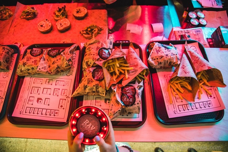 Resto-Rātors restorānu grupas vadītājs Viktors Ravdive Centrālā Gastro Tirgus kioskā 