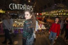 Centrālajā Gastro Tirgū uz «Riga Fashion Week» atklāšanu pulcējas stilīgie modes fani
