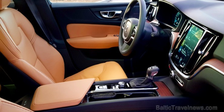 Travelnews.lv ar jauno «Volvo V60 Country D4 AWD Momentum» apceļo Vidzemi un Latgali 250177
