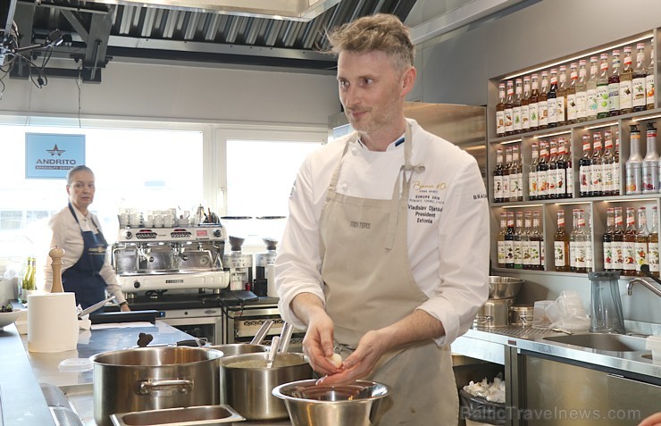 Travelnews.lv 5.04.2019 apmeklē igauņu šefpavāra Vladislava Djačuka garšīgo prezentāciju, ko organizē par godu «Bocuse d Or» Eiropas pusfinālam Tallin Travelnews.lv 5.04.2019 apmeklē igauņu šefpavāra Vladislava Djačuka garšīgo prezentāciju, ko organizē par godu «Bocuse d Or» Eiropas pusfinālam Tallin 250800