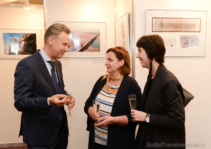 Latvijā pirmo reizi viesnīcā Radisson Blu Hotel Latvija apskatāma foto izstāde, kas veltīta Ķīnas etnisko minoritāšu dzīves veida un paražu daudzveidī Latvijā pirmo reizi viesnīcā Radisson Blu Hotel Latvija apskatāma foto izstāde, kas veltīta Ķīnas etnisko minoritāšu dzīves veida un paražu daudzveidī 253626
