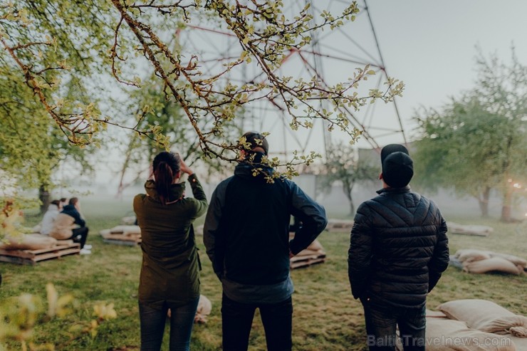 Ar dejām lietū, mīšanos pa sauli un dokumentālo filmu skatīšanos Valmierā aizvadīts neparasts nedēļas nogales piedzīvojums - festivāls Kino Pedālis Ar dejām lietū, mīšanos pa sauli un dokumentālo filmu skatīšanos Valmierā aizvadīts neparasts nedēļas nogales piedzīvojums - festivāls Kino Pedālis 253827