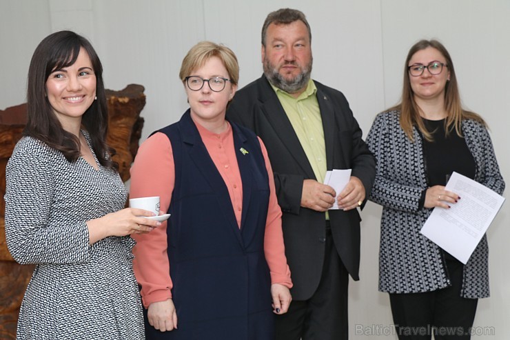 Kafijas vairumtirgotājs «Paulig Coffee Latvia» kafijas biezumus vedīs pētnieku eksperimentiem sadarbībā ar Nacionālā botāniskā dārzu un «Eco Baltia» Kafijas vairumtirgotājs «Paulig Coffee Latvia» kafijas biezumus vedīs pētnieku eksperimentiem sadarbībā ar Nacionālā botāniskā dārzu un «Eco Baltia» 255434