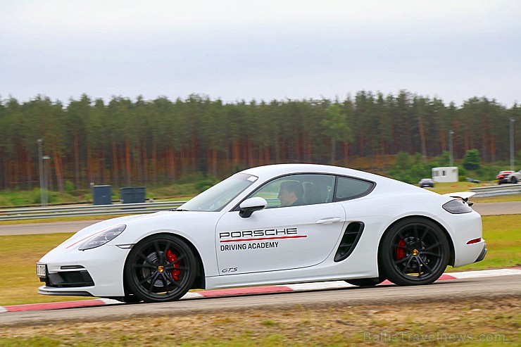 Travelnews.lv piedalās «Porsche Road Tour 2019» un izbauda 10 spēkratu spējas dažādos apstākļos 255637