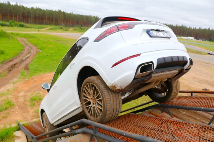 Travelnews.lv piedalās «Porsche Road Tour 2019» un izbauda 10 spēkratu spējas dažādos apstākļos 255655