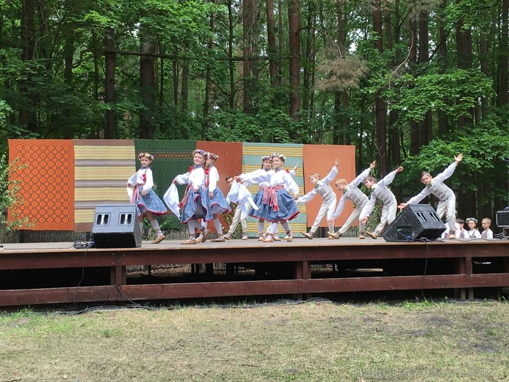 Latvijas Etnogrāfiskajā brīvdabas muzejā no 1. līdz 2. jūnijam jau 49. rīkoja Latviešu tautas lietišķās mākslas darinājumu Gadatirgu, kas pulcēja Latv Latvijas Etnogrāfiskajā brīvdabas muzejā no 1. līdz 2. jūnijam jau 49. rīkoja Latviešu tautas lietišķās mākslas darinājumu Gadatirgu, kas pulcēja Latv 256154