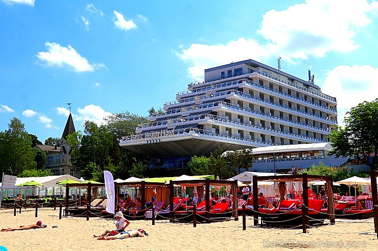 Jūrmala piedāvā karstu pludmali un dzestru peldi 256300