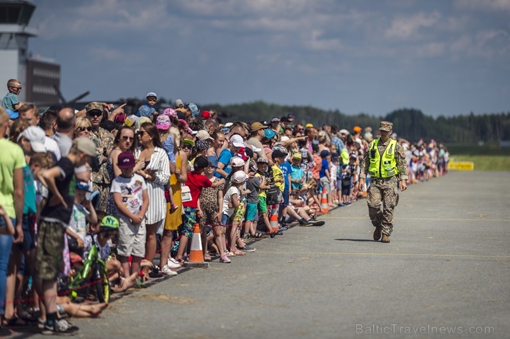 Aviācijas bāzē Lielvārdē 8.06.2019. norisinājās aviācijas paraugdemonstrējumi, kas veltīti Gaisa spēku simtgadei Aviācijas bāzē Lielvārdē 8.06.2019. norisinājās aviācijas paraugdemonstrējumi, kas veltīti Gaisa spēku simtgadei 256489