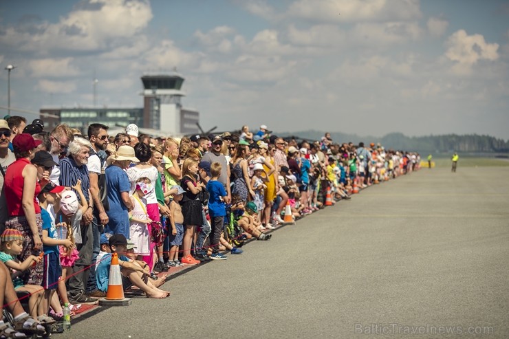 Aviācijas bāzē Lielvārdē 8.06.2019. norisinājās aviācijas paraugdemonstrējumi, kas veltīti Gaisa spēku simtgadei Aviācijas bāzē Lielvārdē 8.06.2019. norisinājās aviācijas paraugdemonstrējumi, kas veltīti Gaisa spēku simtgadei 256497