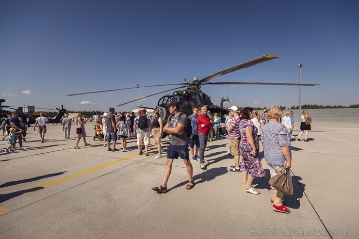 Aviācijas bāzē Lielvārdē 8.06.2019. norisinājās aviācijas paraugdemonstrējumi, kas veltīti Gaisa spēku simtgadei Aviācijas bāzē Lielvārdē 8.06.2019. norisinājās aviācijas paraugdemonstrējumi, kas veltīti Gaisa spēku simtgadei 256552