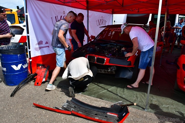 Rallijkrosa čempionāta 2. posms Salas novada Biržos pulcēja lielu skaitu sportistu un atbalstītāju, garantējot īpašu autosporta piepildītu brīvdienu Rallijkrosa čempionāta 2. posms Salas novada Biržos pulcēja lielu skaitu sportistu un atbalstītāju, garantējot īpašu autosporta piepildītu brīvdienu 257072