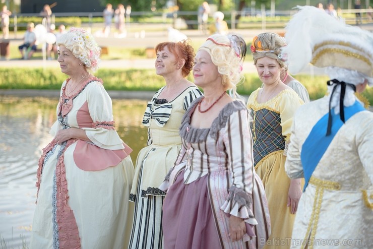 Rēzeknē15. jūnijā rīkoja Martas balli, kas veltīta Latgales novadniecei Martai Skavronskai, kurai liktenis bija lēmis kļūt par cara Pētera I sievu un Rēzeknē15. jūnijā rīkoja Martas balli, kas veltīta Latgales novadniecei Martai Skavronskai, kurai liktenis bija lēmis kļūt par cara Pētera I sievu un 257231