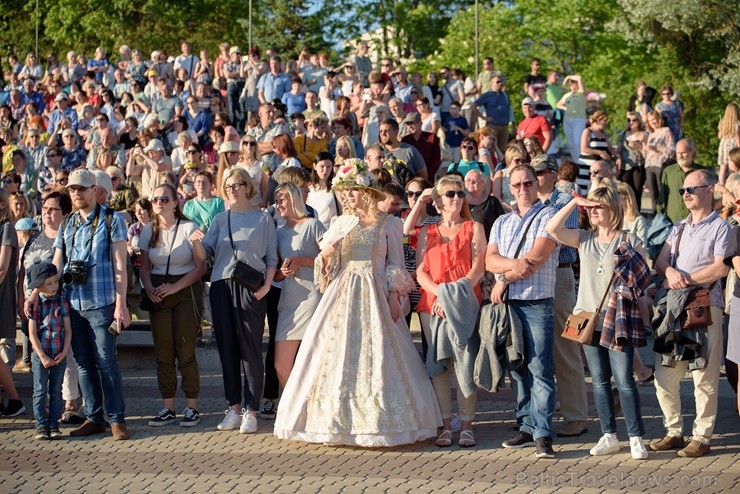 Rēzeknē15. jūnijā rīkoja Martas balli, kas veltīta Latgales novadniecei Martai Skavronskai, kurai liktenis bija lēmis kļūt par cara Pētera I sievu un Rēzeknē15. jūnijā rīkoja Martas balli, kas veltīta Latgales novadniecei Martai Skavronskai, kurai liktenis bija lēmis kļūt par cara Pētera I sievu un 257266