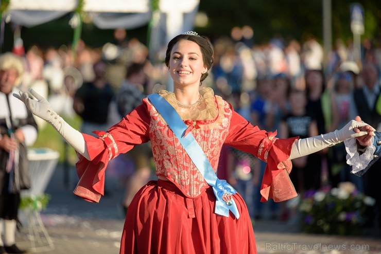 Rēzeknē15. jūnijā rīkoja Martas balli, kas veltīta Latgales novadniecei Martai Skavronskai, kurai liktenis bija lēmis kļūt par cara Pētera I sievu un Rēzeknē15. jūnijā rīkoja Martas balli, kas veltīta Latgales novadniecei Martai Skavronskai, kurai liktenis bija lēmis kļūt par cara Pētera I sievu un 257271