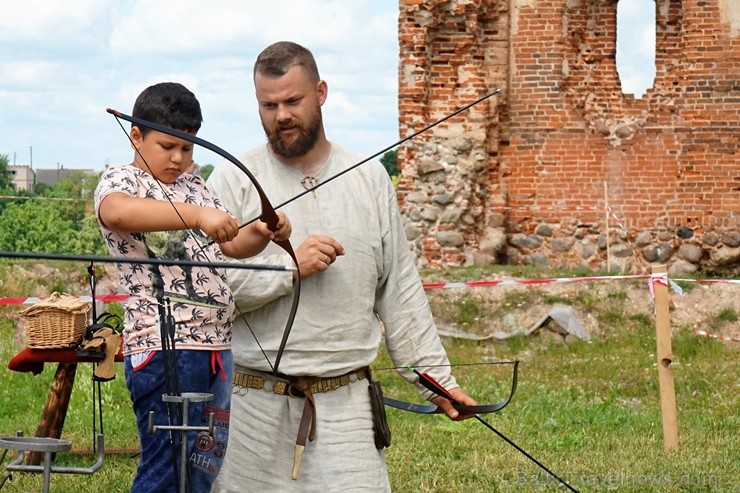 Ludzas pilskalnā notika kultūrvēstures festivāls Ludzas pilskalnā notika kultūrvēstures festivāls