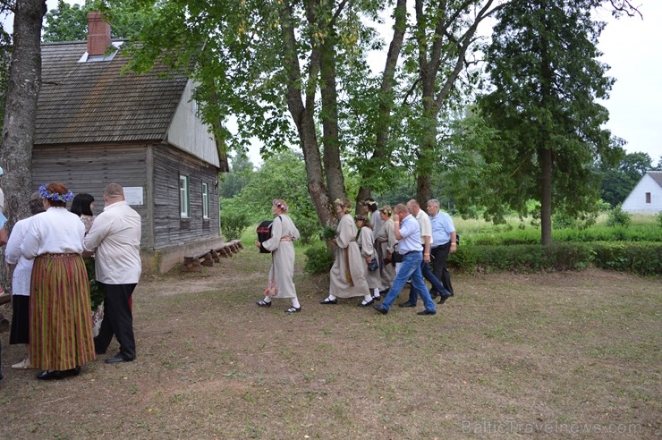 Ar ielīgošanas rituāliem, lustēm un dančiem Višķu pagasta estrādē aizritējis ikgadējais pasākums Ar ielīgošanas rituāliem, lustēm un dančiem Višķu pagasta estrādē aizritējis ikgadējais pasākums