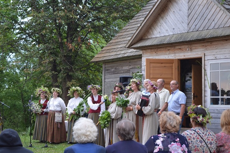 Ar ielīgošanas rituāliem, lustēm un dančiem Višķu pagasta estrādē aizritējis ikgadējais pasākums Ar ielīgošanas rituāliem, lustēm un dančiem Višķu pagasta estrādē aizritējis ikgadējais pasākums