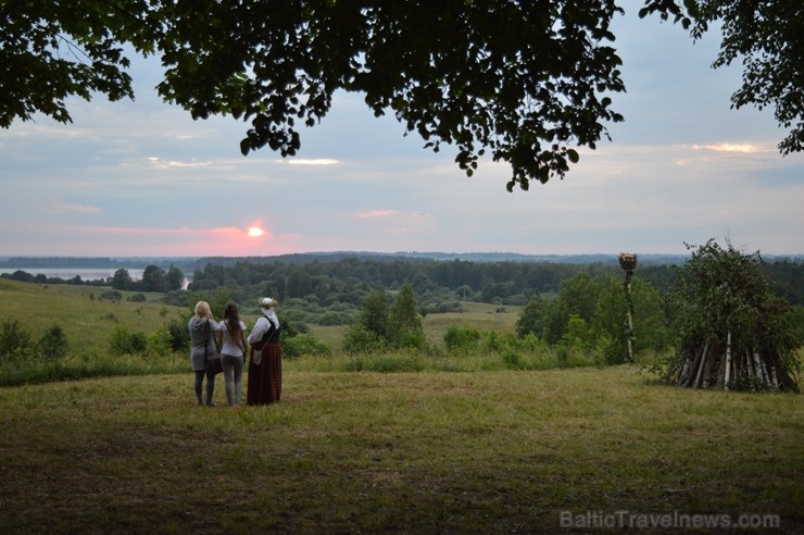 Ar ielīgošanas rituāliem, lustēm un dančiem Višķu pagasta estrādē aizritējis ikgadējais pasākums Ar ielīgošanas rituāliem, lustēm un dančiem Višķu pagasta estrādē aizritējis ikgadējais pasākums