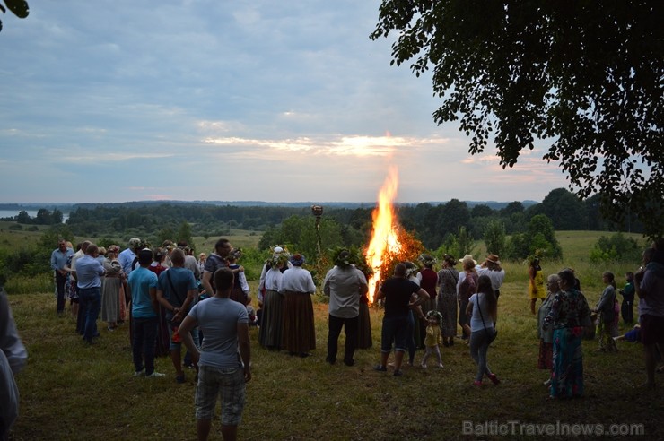 Ar ielīgošanas rituāliem, lustēm un dančiem Višķu pagasta estrādē aizritējis ikgadējais pasākums Ar ielīgošanas rituāliem, lustēm un dančiem Višķu pagasta estrādē aizritējis ikgadējais pasākums