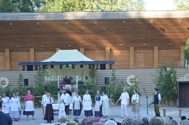Ar ielīgošanas rituāliem, lustēm un dančiem Višķu pagasta estrādē aizritējis ikgadējais pasākums Ar ielīgošanas rituāliem, lustēm un dančiem Višķu pagasta estrādē aizritējis ikgadējais pasākums