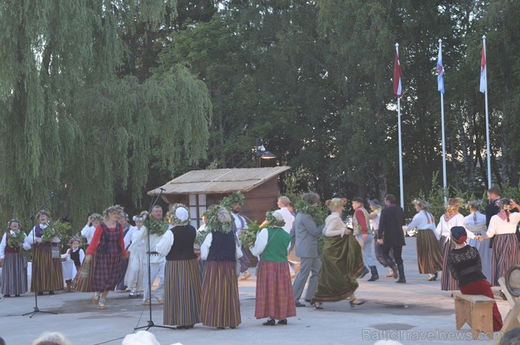 Ar ielīgošanas rituāliem, lustēm un dančiem Višķu pagasta estrādē aizritējis ikgadējais pasākums Ar ielīgošanas rituāliem, lustēm un dančiem Višķu pagasta estrādē aizritējis ikgadējais pasākums
