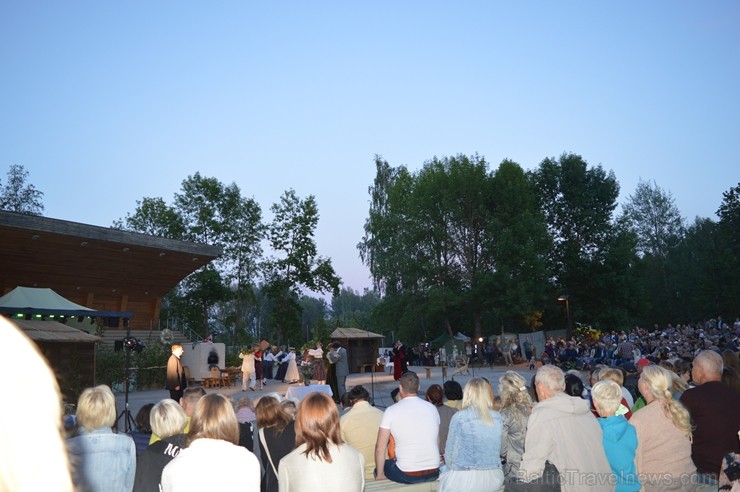Ar ielīgošanas rituāliem, lustēm un dančiem Višķu pagasta estrādē aizritējis ikgadējais pasākums Ar ielīgošanas rituāliem, lustēm un dančiem Višķu pagasta estrādē aizritējis ikgadējais pasākums