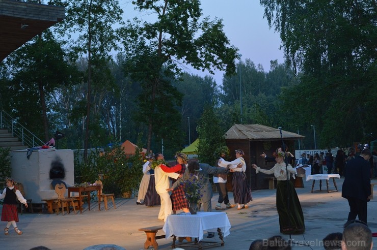 Ar ielīgošanas rituāliem, lustēm un dančiem Višķu pagasta estrādē aizritējis ikgadējais pasākums Ar ielīgošanas rituāliem, lustēm un dančiem Višķu pagasta estrādē aizritējis ikgadējais pasākums
