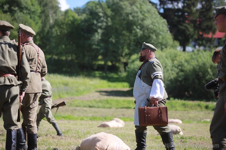 Kaujā Cēsīs piedalījās vairāk nekā 200 rekonstruktori no Latvijas, Igaunijas, Lietuvas, Polijas un Krievijas, cīņu meistari un Latvijas Nacionālās aiz Kaujā Cēsīs piedalījās vairāk nekā 200 rekonstruktori no Latvijas, Igaunijas, Lietuvas, Polijas un Krievijas, cīņu meistari un Latvijas Nacionālās aiz 257849