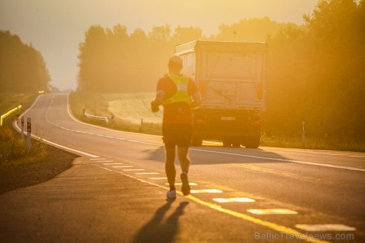 Vēsturiskais 107 km skrējiensoļojums Rīga - Valmiera šogad atzīmē 30 gadu jubileju. Pirmais skrējiens norisinājās 1989. gadā - trīs dienas pēc leģendā Vēsturiskais 107 km skrējiensoļojums Rīga - Valmiera šogad atzīmē 30 gadu jubileju. Pirmais skrējiens norisinājās 1989. gadā - trīs dienas pēc leģendā 257916