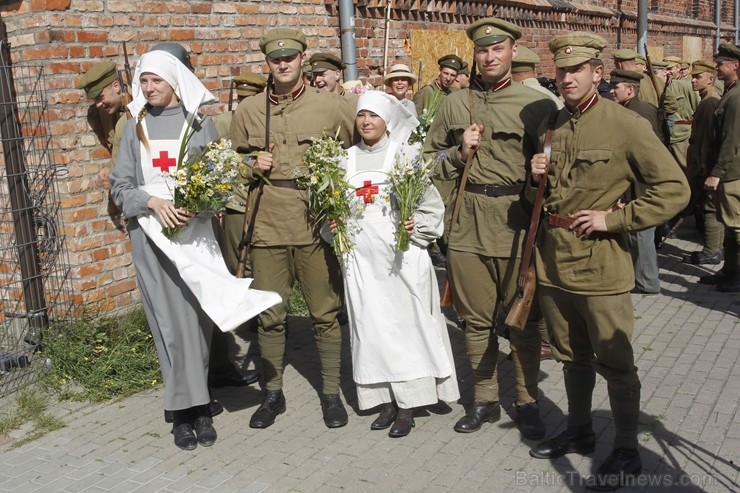 Pasākuma norises vieta Liepājā tika iekārtota precīzi un stilistiski atbilstoši 1919. gada vēsturisko fotoattēlu piemēriem Pasākuma norises vieta Liepājā tika iekārtota precīzi un stilistiski atbilstoši 1919. gada vēsturisko fotoattēlu piemēriem 258006