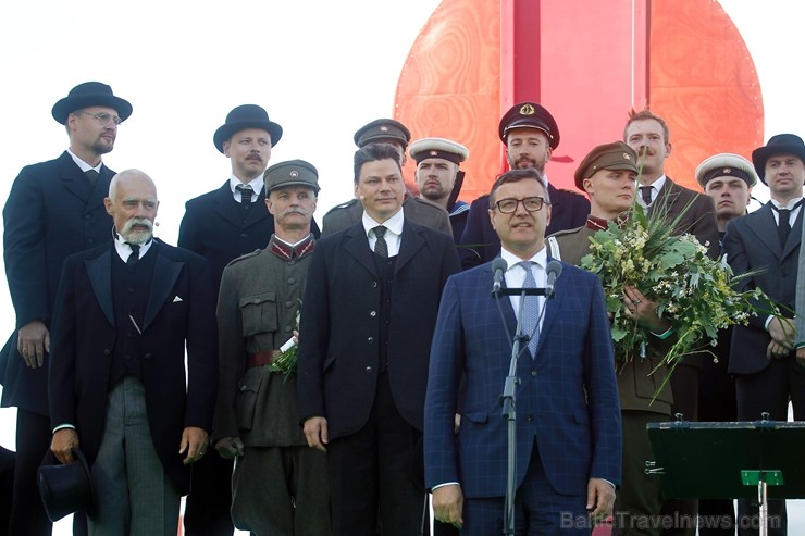 Pasākuma norises vieta Liepājā tika iekārtota precīzi un stilistiski atbilstoši 1919. gada vēsturisko fotoattēlu piemēriem Pasākuma norises vieta Liepājā tika iekārtota precīzi un stilistiski atbilstoši 1919. gada vēsturisko fotoattēlu piemēriem 258018
